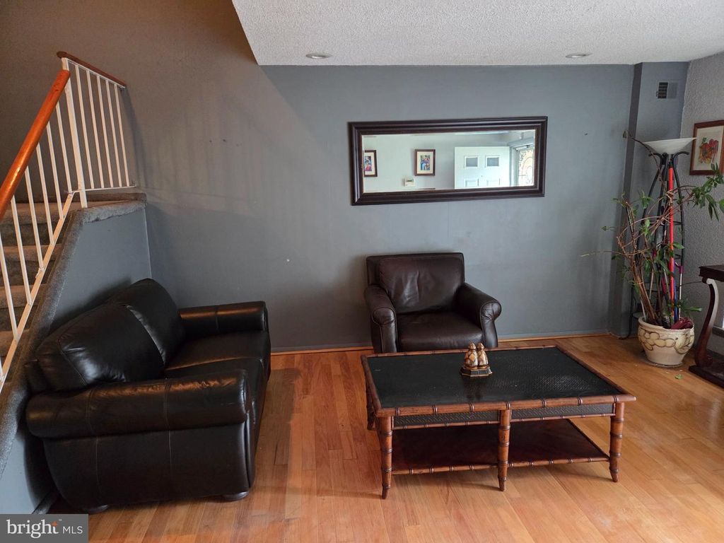 8406 LYONS PL, Philadelphia, PA 19153 — photo 4