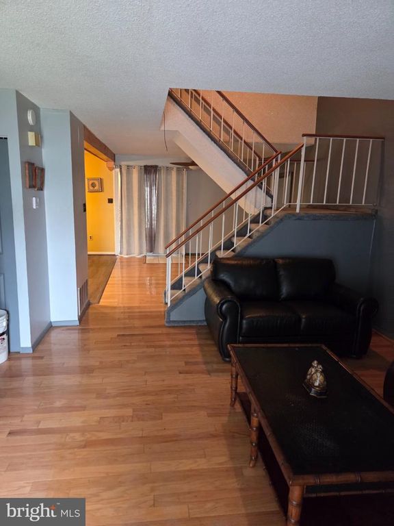 8406 LYONS PL, Philadelphia, PA 19153 — photo 5