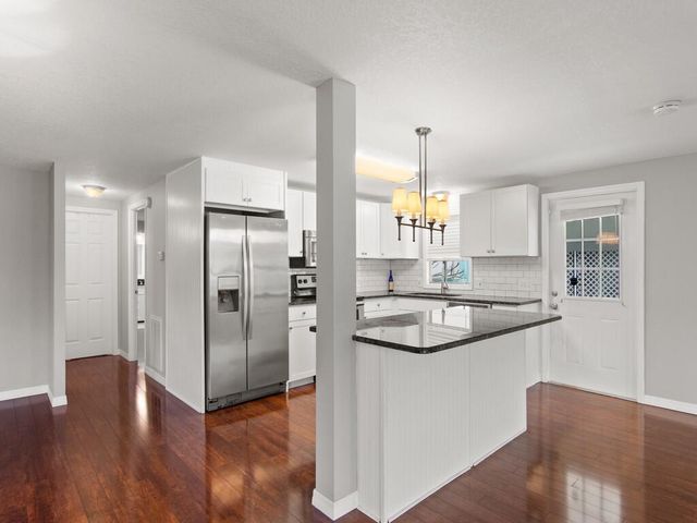 395 NE Jade Circle, Jensen Beach, FL 34957