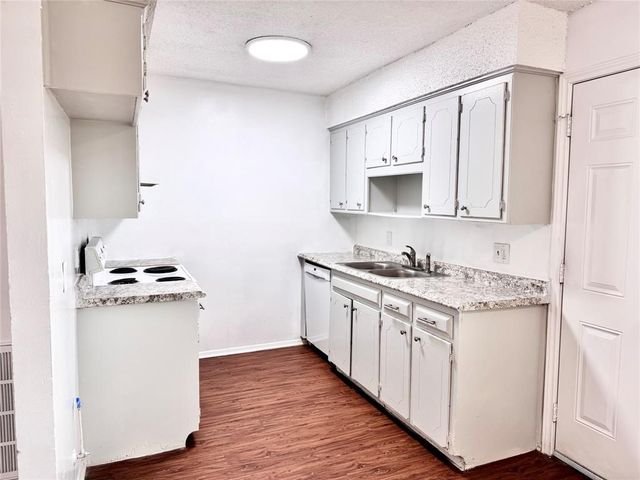 441 SW Thomas Street D, Burleson, TX 76028