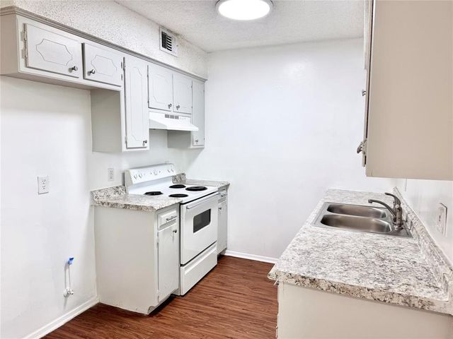 441 SW Thomas Street D, Burleson, TX 76028