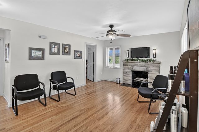 9150 Perry Hwy, Mccandless, PA 15237
