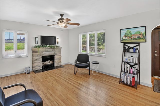 9150 Perry Hwy, Mccandless, PA 15237