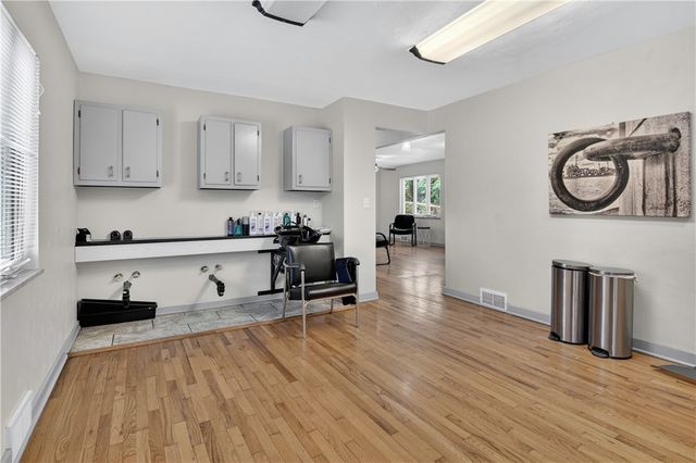 9150 Perry Hwy, Mccandless, PA 15237