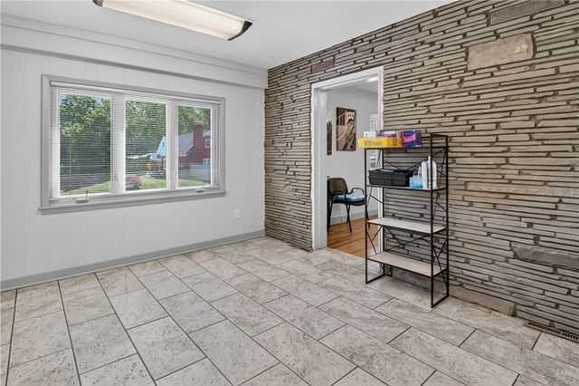 9150 Perry Hwy, Mccandless, PA 15237