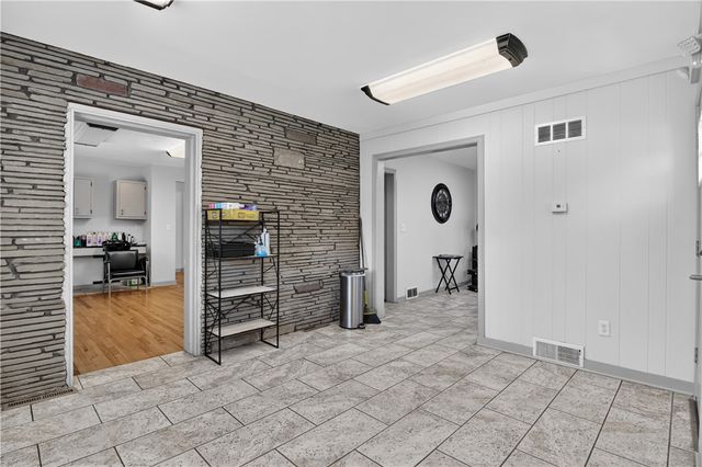 9150 Perry Hwy, Mccandless, PA 15237