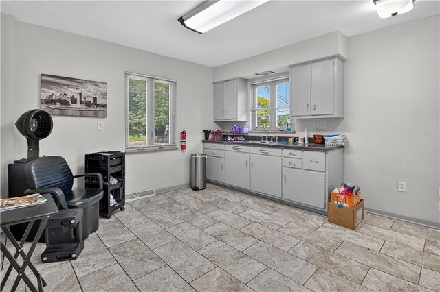 9150 Perry Hwy, Mccandless, PA 15237