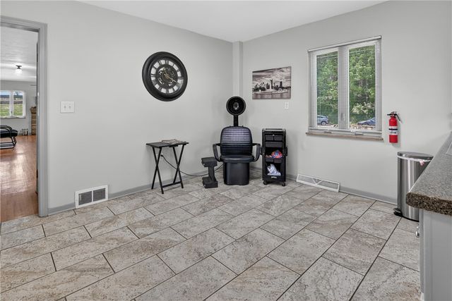 9150 Perry Hwy, Mccandless, PA 15237