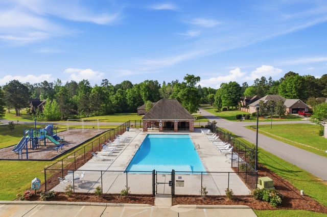 75 W Cadbury Ln., Hattiesburg, MS 39402