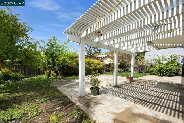 8715 Eastwood Ct, Stockton, CA 95209