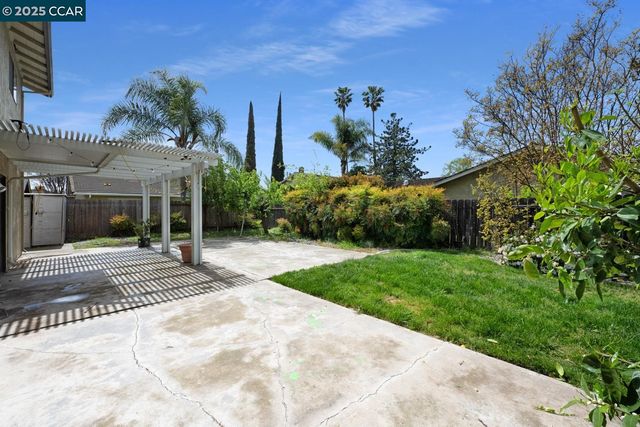 8715 Eastwood Ct, Stockton, CA 95209