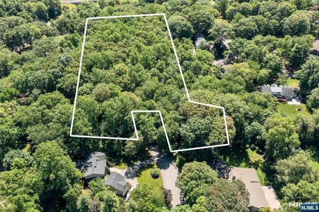 10 Deerfield Drive, Woodcliff Lake, NJ 07677
