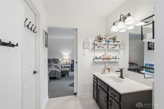 927 Golden Meadows Court, Trenton, OH 45067