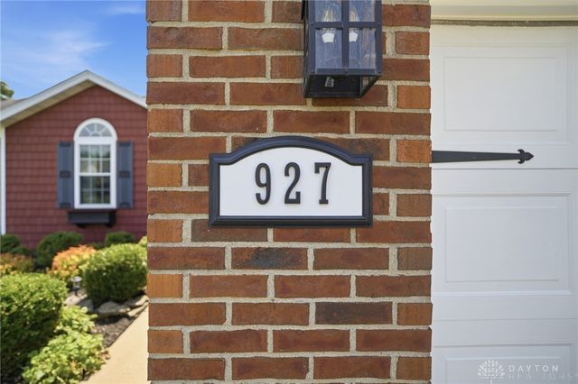 927 Golden Meadows Court, Trenton, OH 45067