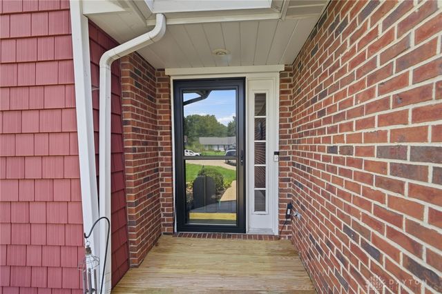 927 Golden Meadows Court, Trenton, OH 45067