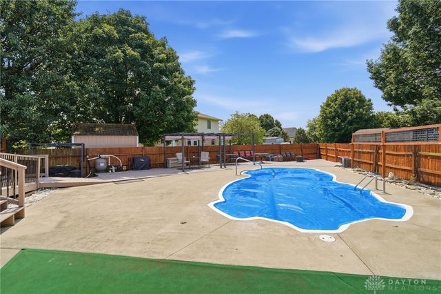 927 Golden Meadows Court, Trenton, OH 45067