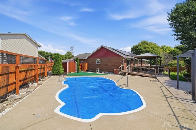 927 Golden Meadows Court, Trenton, OH 45067