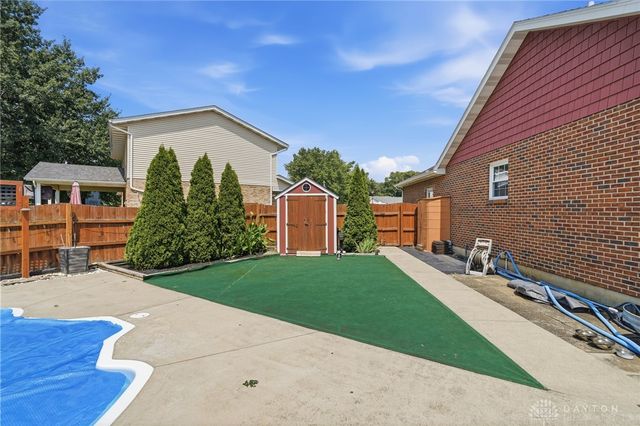 927 Golden Meadows Court, Trenton, OH 45067