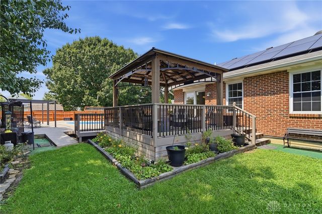 927 Golden Meadows Court, Trenton, OH 45067