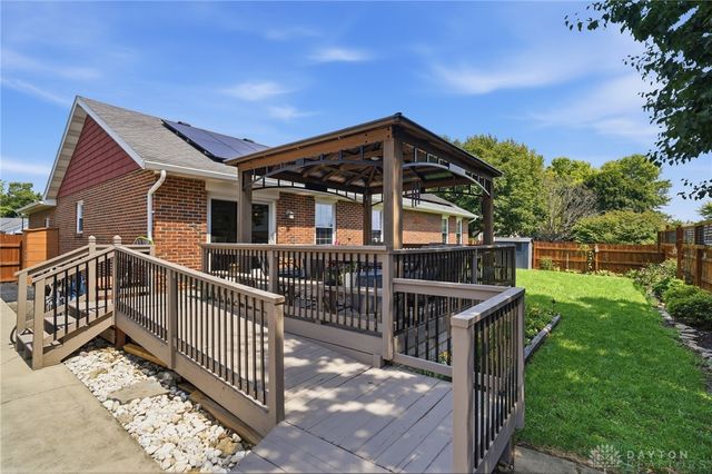 927 Golden Meadows Court, Trenton, OH 45067