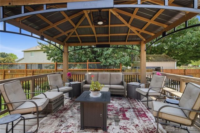 927 Golden Meadows Court, Trenton, OH 45067