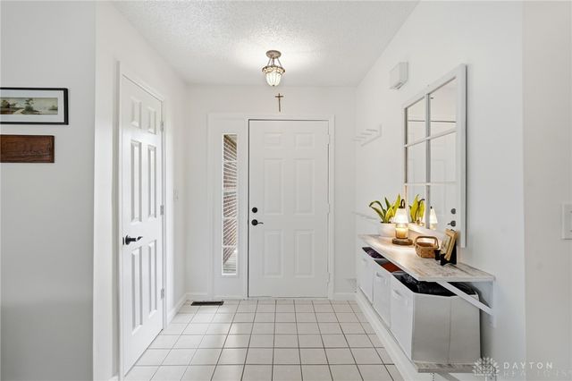 927 Golden Meadows Court, Trenton, OH 45067
