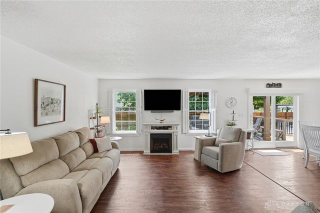 927 Golden Meadows Court, Trenton, OH 45067