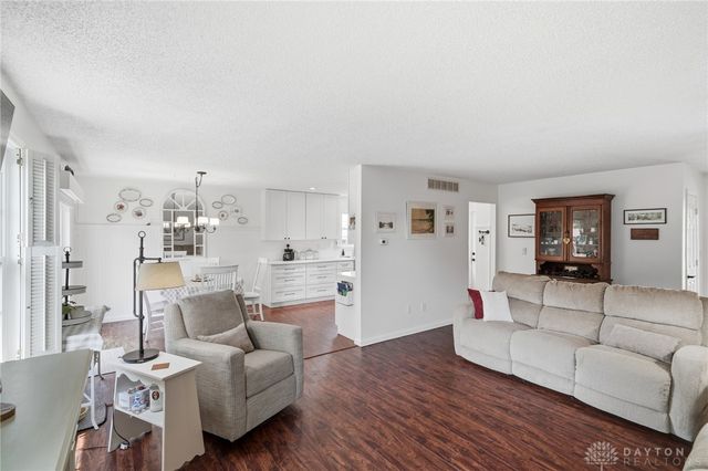927 Golden Meadows Court, Trenton, OH 45067