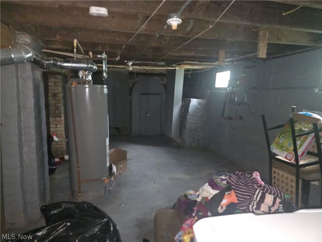 5719 Hege Avenue, Cleveland, OH 44105
