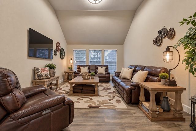 305 Pewter Sky Drive, Montgomery, TX 77316