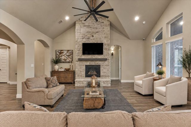 305 Pewter Sky Drive, Montgomery, TX 77316