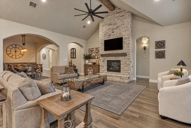 305 Pewter Sky Drive, Montgomery, TX 77316