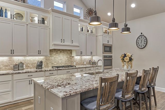 305 Pewter Sky Drive, Montgomery, TX 77316