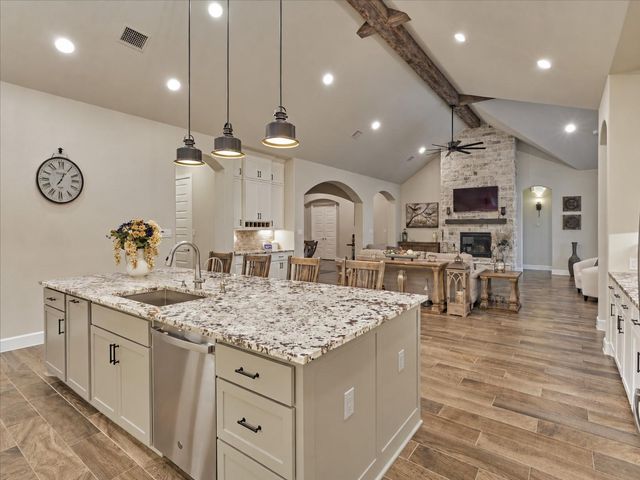 305 Pewter Sky Drive, Montgomery, TX 77316