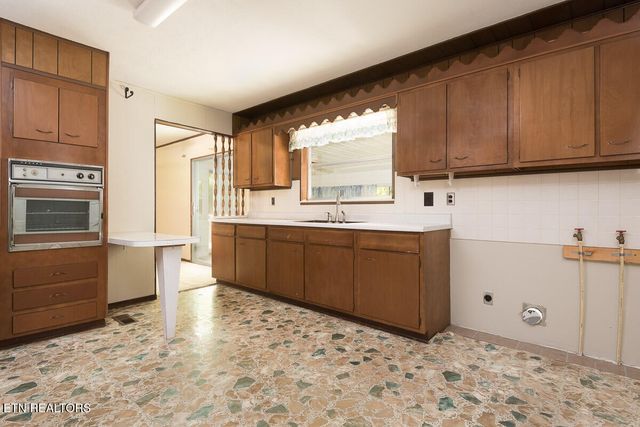 1940 Harris Rd, Knoxville, TN 37924