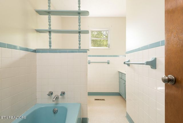 1940 Harris Rd, Knoxville, TN 37924