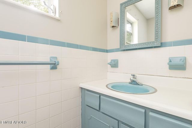 1940 Harris Rd, Knoxville, TN 37924