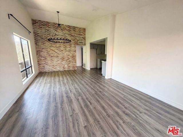 7300 Corbin Avenue M, Reseda (los Angeles), CA 91335