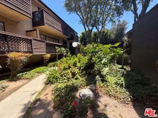 7300 Corbin Avenue M, Reseda (los Angeles), CA 91335