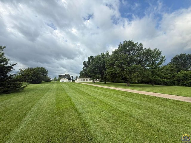 6935 SE 53rd St, Tecumseh, KS 66542