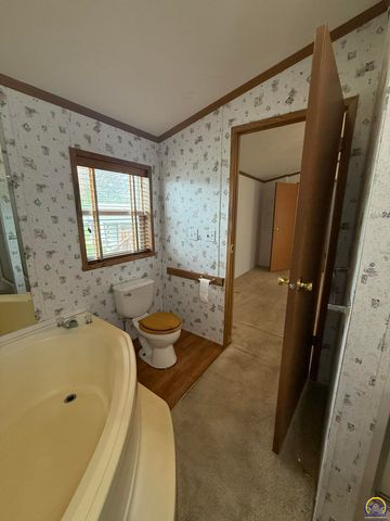 6935 SE 53rd St, Tecumseh, KS 66542