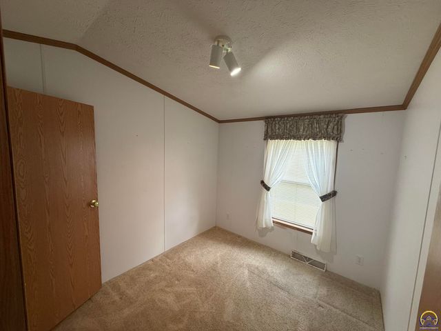 6935 SE 53rd St, Tecumseh, KS 66542