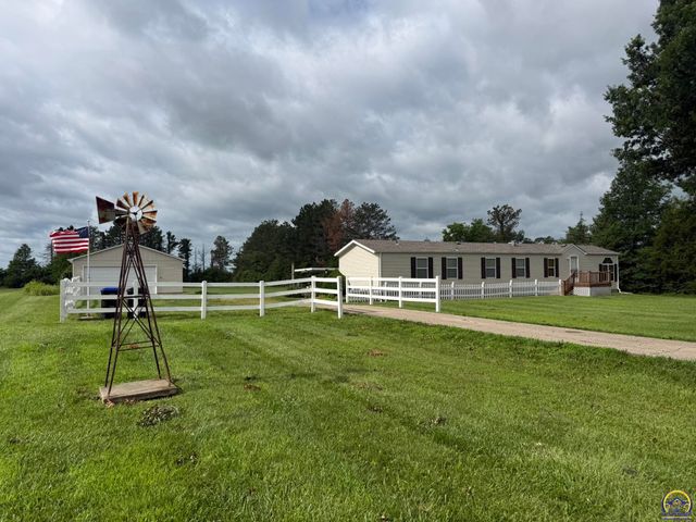 6935 SE 53rd St, Tecumseh, KS 66542