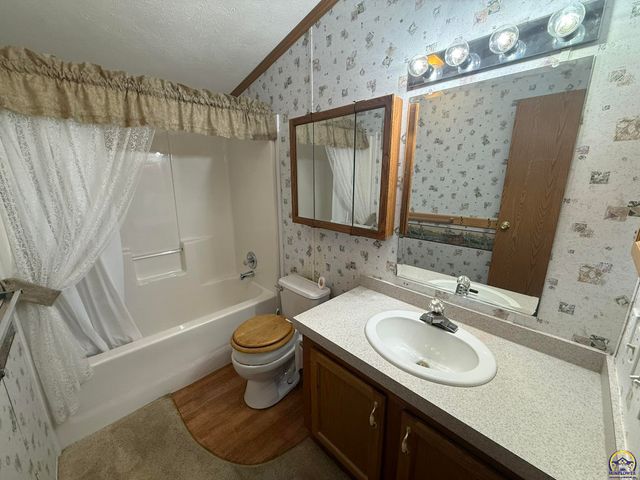 6935 SE 53rd St, Tecumseh, KS 66542