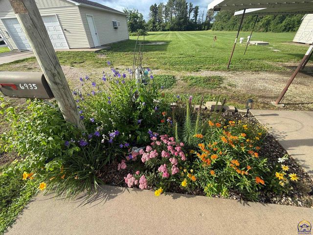 6935 SE 53rd St, Tecumseh, KS 66542