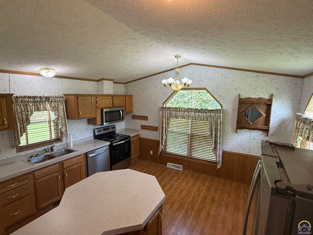 6935 SE 53rd St, Tecumseh, KS 66542