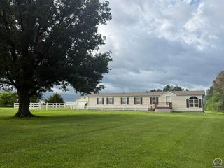 6935 SE 53rd St, Tecumseh, KS 66542