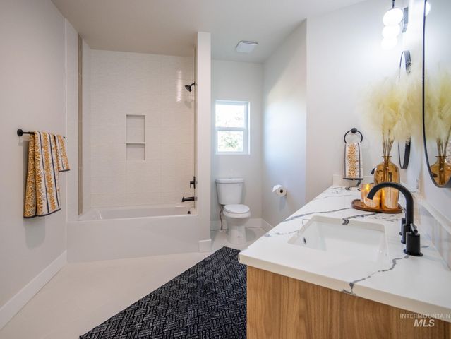 1590 N Watershed Ln, Star, ID 83669