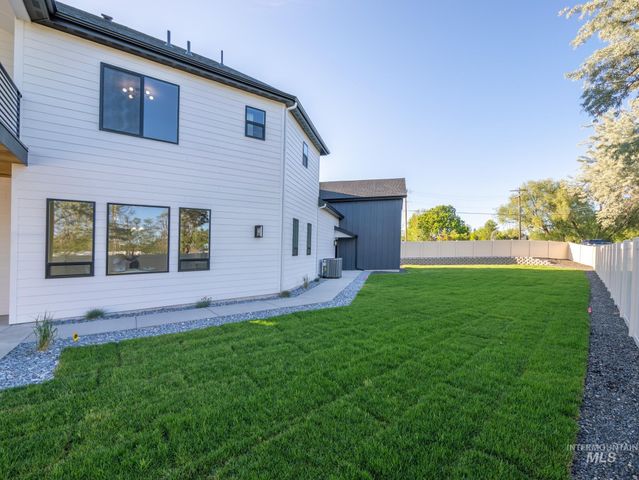 1590 N Watershed Ln, Star, ID 83669