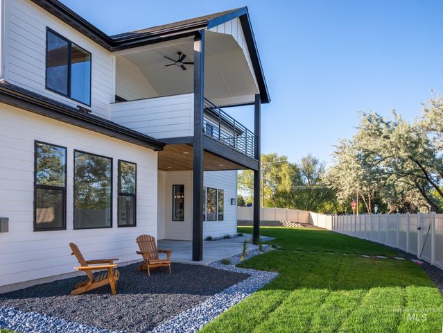 1590 N Watershed Ln, Star, ID 83669
